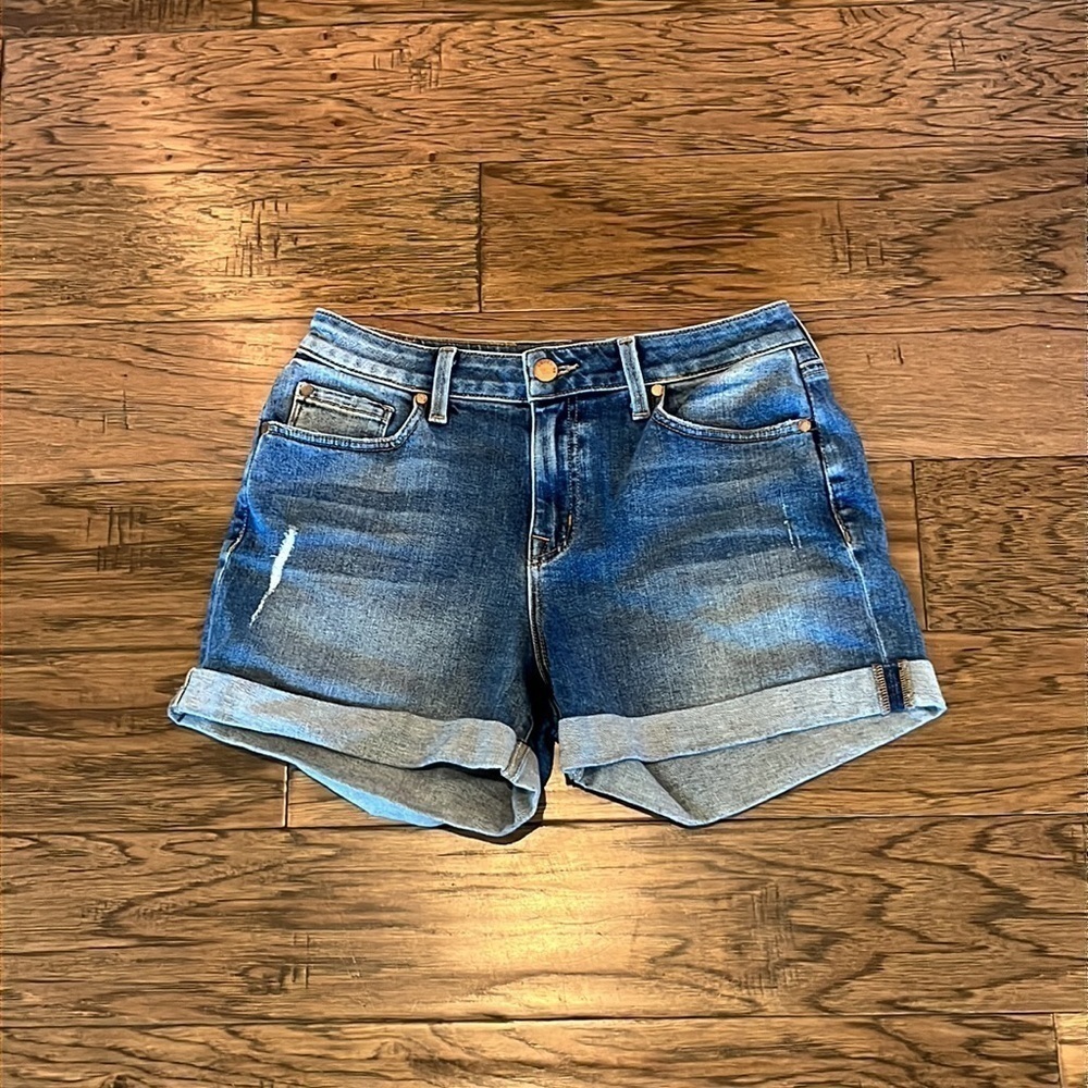 Level 99 3 1/2” Inseam Cuffed High Rise Shorts Size 29